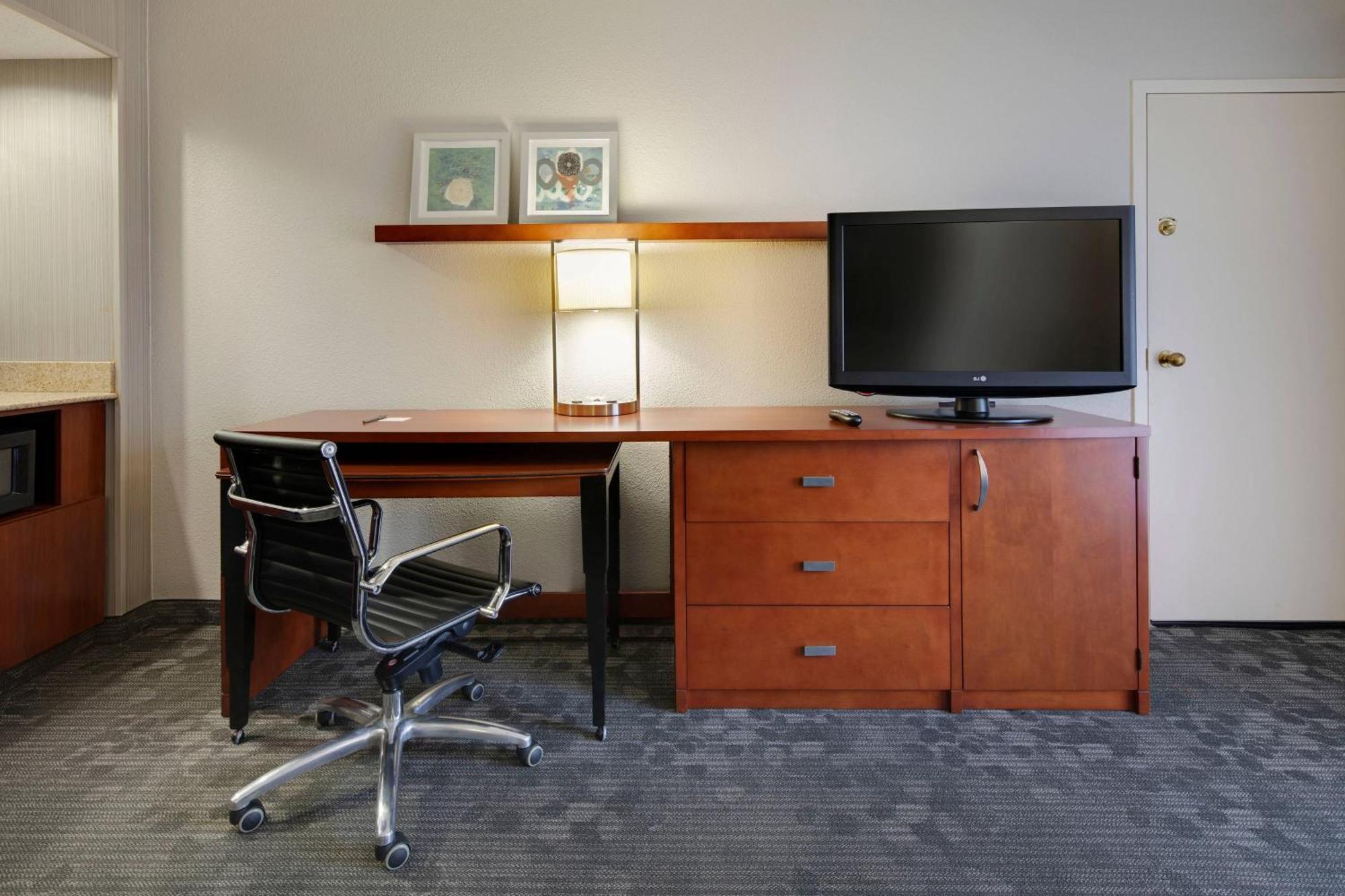 Courtyard By Marriott Atlanta Windy Hill/Ballpark Smyrna Exterior photo